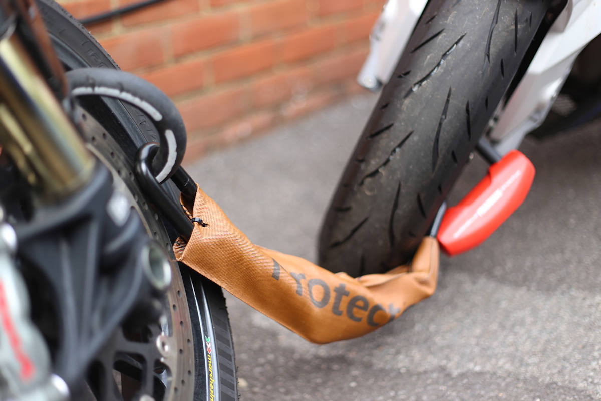 Close-up of a Pragmasis Buddy Chain connecting two motorcycles