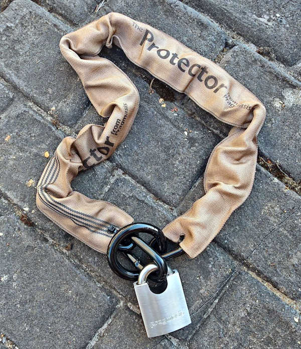 Pragmasis Titan Closed-Shackle Padlock