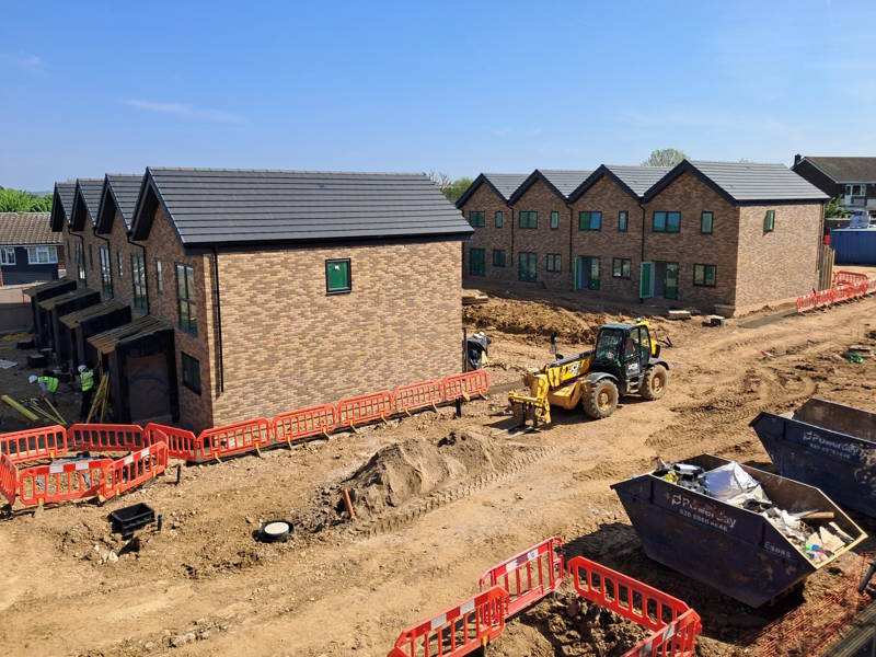 Pragmasis Engineering supplies Super Shed Shackles to Roundhills development